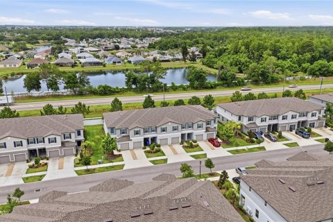 Townhouse in Sun City Center, Florida 3 bedrooms, 154.5 sq.m. № 2396229 - photo 3