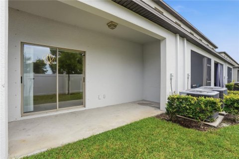 Townhouse in Sun City Center, Florida 3 bedrooms, 154.5 sq.m. № 2396229 - photo 15
