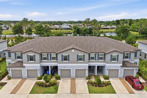 Townhouse in Sun City Center, Florida 3 bedrooms, 154.5 sq.m. № 2396229 - photo 2