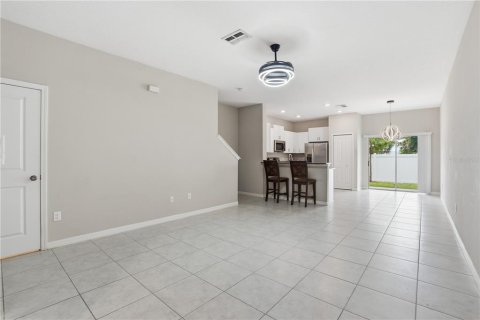 Townhouse in Sun City Center, Florida 3 bedrooms, 154.5 sq.m. № 2396229 - photo 10