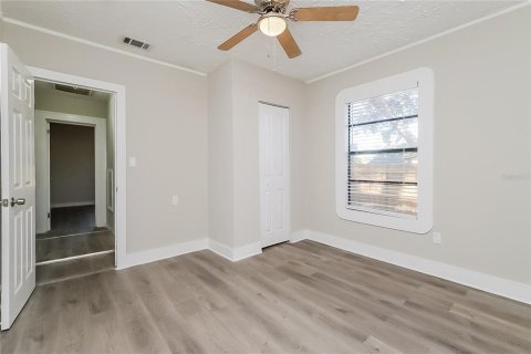 House in Saint Petersburg, Florida 3 bedrooms, 107.4 sq.m. № 1746903 - photo 13