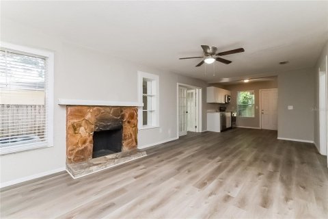 House in Saint Petersburg, Florida 3 bedrooms, 107.4 sq.m. № 1746903 - photo 6