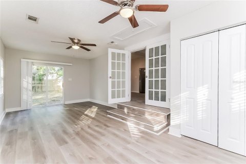 House in Saint Petersburg, Florida 3 bedrooms, 107.4 sq.m. № 1746903 - photo 4