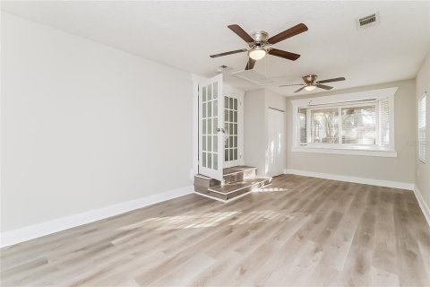 House in Saint Petersburg, Florida 3 bedrooms, 107.4 sq.m. № 1746903 - photo 3