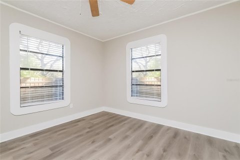 House in Saint Petersburg, Florida 3 bedrooms, 107.4 sq.m. № 1746903 - photo 10