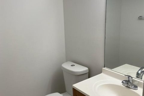 Condominio en alquiler en Pembroke Pines, Florida, 1 dormitorio, 75.34 m2 № 1155914 - foto 1