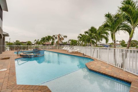 Villa ou maison à vendre à Cape Coral, Floride: 6 chambres № 1930251 - photo 7