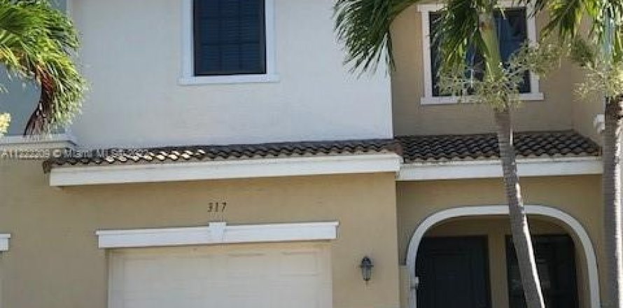 Adosado en Miami, Florida 3 dormitorios, 165.09 m2 № 1942996