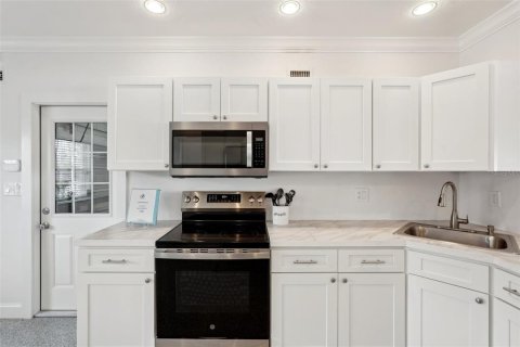 Villa ou maison à louer à Sarasota, Floride: 6 chambres, 285.3 m2 № 252237 - photo 9