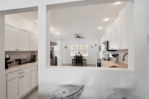 Villa ou maison à louer à Sarasota, Floride: 6 chambres, 285.3 m2 № 252237 - photo 12