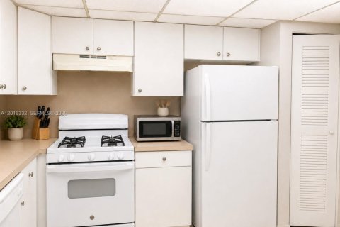 Купить кондоминиум в Хайалиа, Флорида 2 спальни, 131.64м2, № 2086258 - фото 4