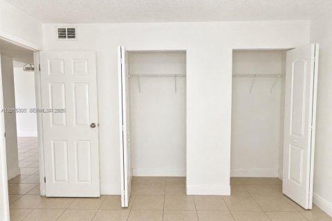 Купить кондоминиум в Хайалиа, Флорида 2 спальни, 131.64м2, № 2086258 - фото 9
