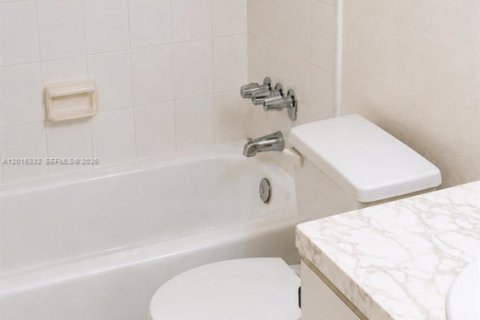 Купить кондоминиум в Хайалиа, Флорида 2 спальни, 131.64м2, № 2086258 - фото 10