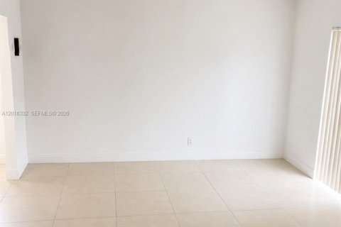 Купить кондоминиум в Хайалиа, Флорида 2 спальни, 131.64м2, № 2086258 - фото 8