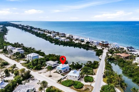 House in Placida, Florida 2 bedrooms, 98.85 sq.m. № 2166610 - photo 2