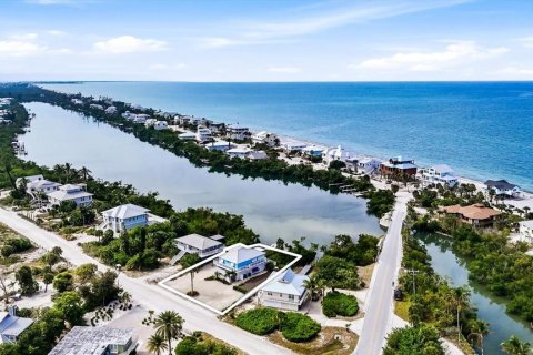 House in Placida, Florida 2 bedrooms, 98.85 sq.m. № 2166610 - photo 11