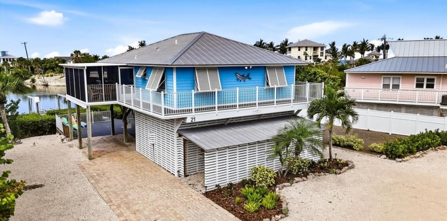 House in Placida, Florida 2 bedrooms, 98.85 sq.m. № 2166610