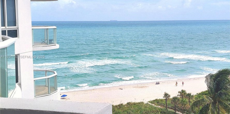 Кондоминиум с 1 спальней в Майами-Бич, Флорида № 1990541