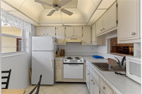 Кондоминиум с 1 спальней в Лодерхилл, Флорида № 2022933