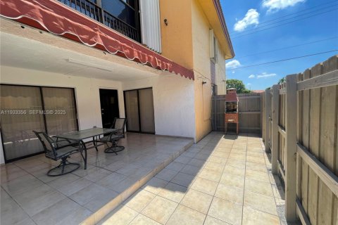 Condominio en alquiler en Miami, Florida, 3 dormitorios, 112.88 m2 № 1991392 - foto 15