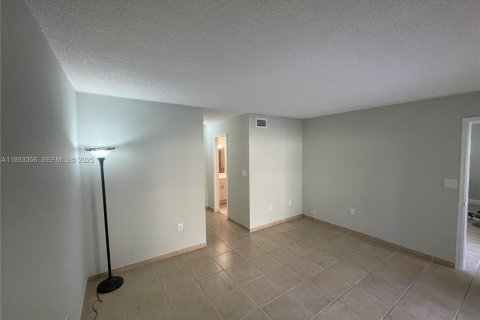 Condominio en alquiler en Miami, Florida, 3 dormitorios, 112.88 m2 № 1991392 - foto 6