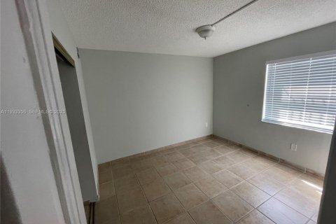 Condominio en alquiler en Miami, Florida, 3 dormitorios, 112.88 m2 № 1991392 - foto 8