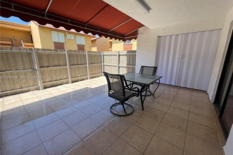 Condominio en alquiler en Miami, Florida, 3 dormitorios, 112.88 m2 № 1991392 - foto 13