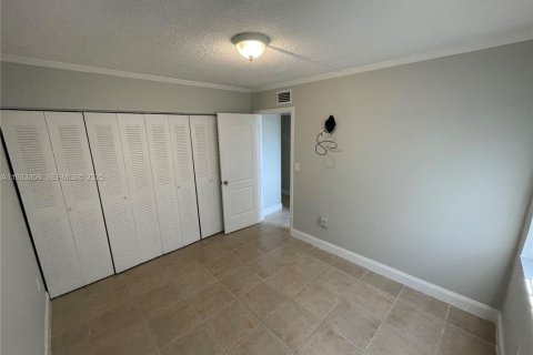 Condominio en alquiler en Miami, Florida, 3 dormitorios, 112.88 m2 № 1991392 - foto 9