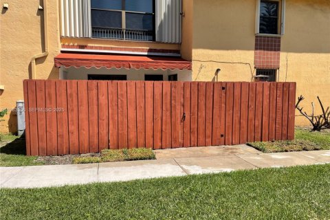 Condominio en alquiler en Miami, Florida, 3 dormitorios, 112.88 m2 № 1991392 - foto 17