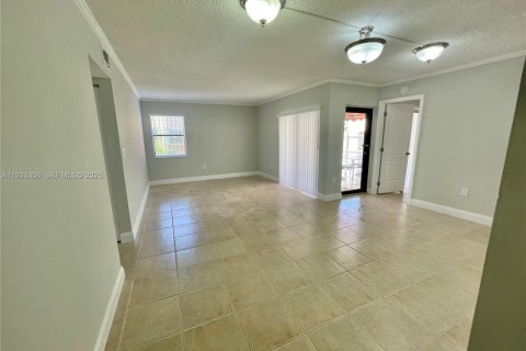 Condominio en alquiler en Miami, Florida, 3 dormitorios, 112.88 m2 № 1991392 - foto 4