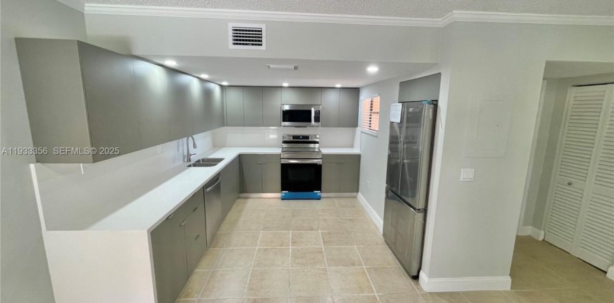 Condominio en Miami, Florida, 3 dormitorios  № 1991392