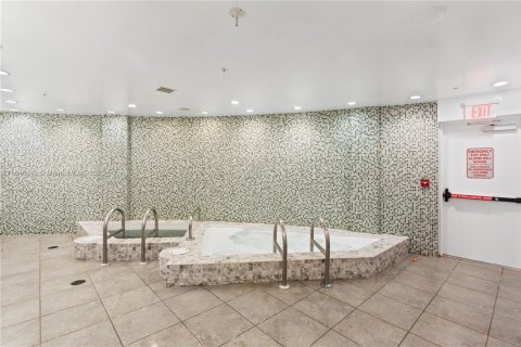 Copropriété à louer à Miami, Floride: 2 chambres, 92.9 m2 № 1845975 - photo 22