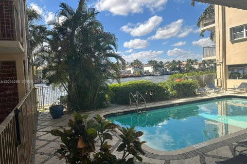 Condo in Hollywood, Florida, 1 bedroom  № 2263615 - photo 10