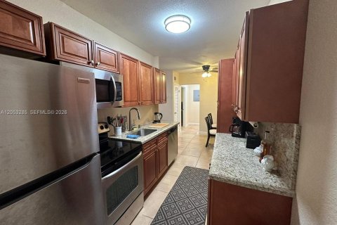 Condo in Hollywood, Florida, 1 bedroom  № 2263615 - photo 7