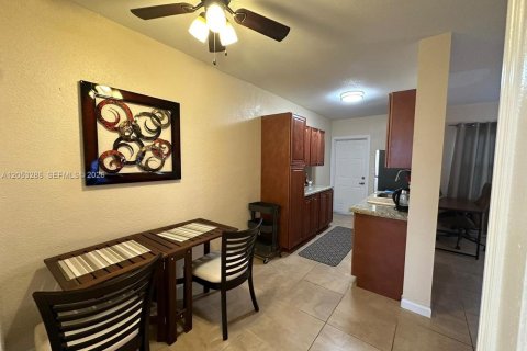 Condo in Hollywood, Florida, 1 bedroom  № 2263615 - photo 6