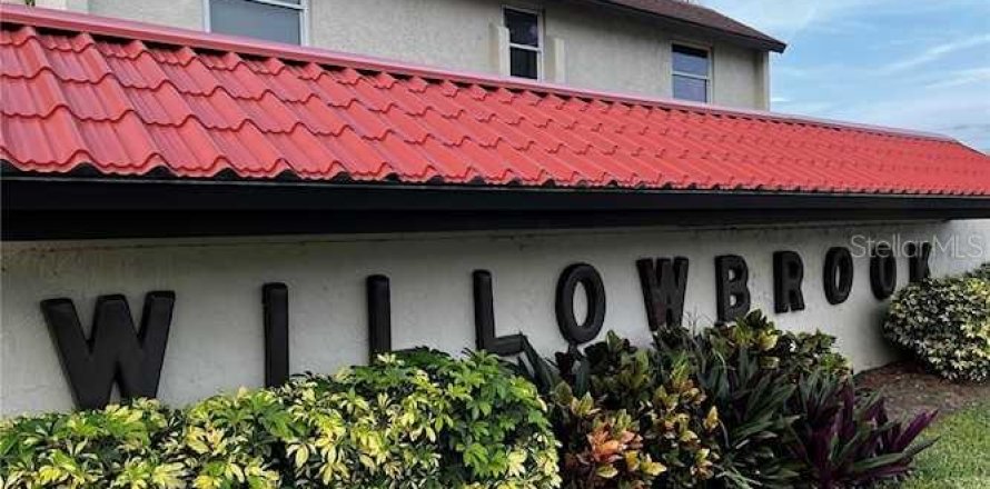 Condominio en Largo, Florida, 1 dormitorio  № 2147948