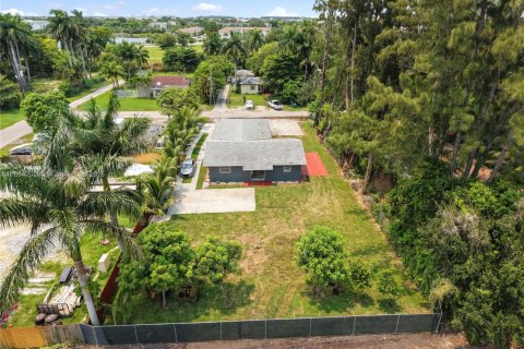 Commercial property in Miami, Florida 210.52 sq.m. № 1892897 - photo 8