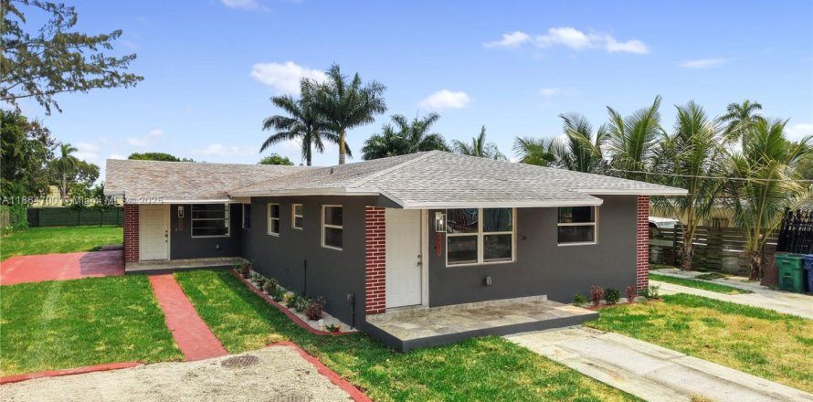 Commercial property in Miami, Florida 210.52 sq.m. № 1892897
