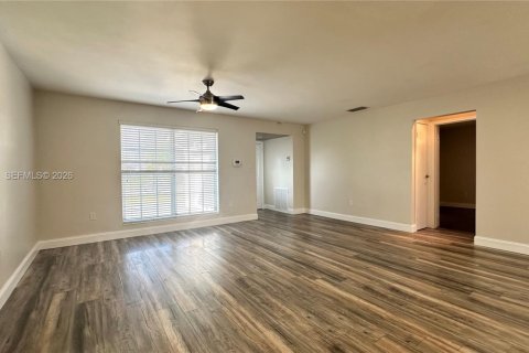 House in Sunrise, Florida 2 bedrooms, 139.35 sq.m. № 2033502 - photo 5