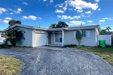 House in Sunrise, Florida 2 bedrooms, 139.35 sq.m. № 2033502