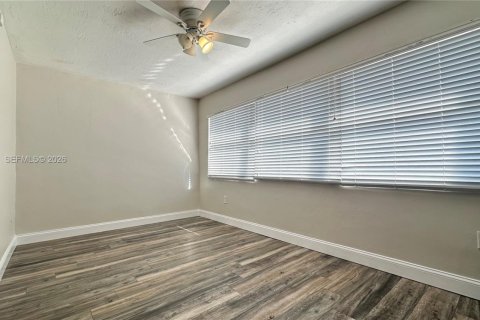 House in Sunrise, Florida 2 bedrooms, 139.35 sq.m. № 2033502 - photo 19