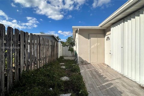 House in Sunrise, Florida 2 bedrooms, 139.35 sq.m. № 2033502 - photo 27