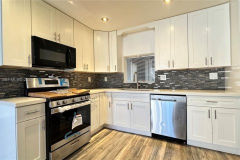 House in Sunrise, Florida 2 bedrooms, 139.35 sq.m. № 2033502 - photo 10