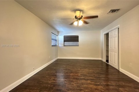 House in Sunrise, Florida 2 bedrooms, 139.35 sq.m. № 2033502 - photo 13