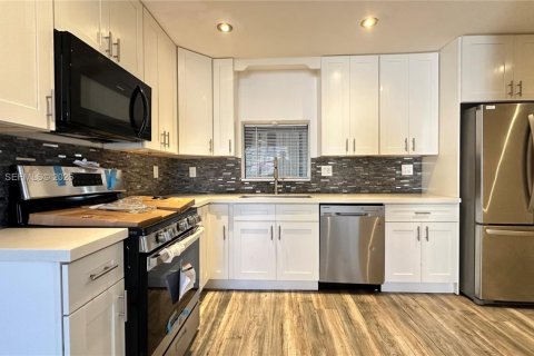 House in Sunrise, Florida 2 bedrooms, 139.35 sq.m. № 2033502 - photo 7