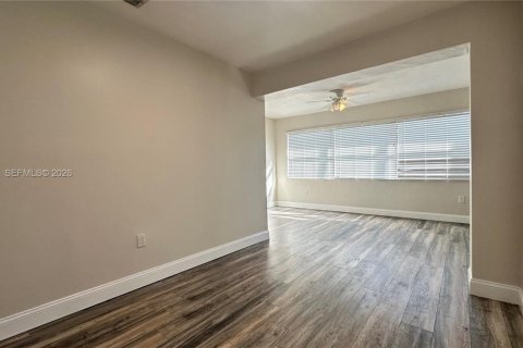 House in Sunrise, Florida 2 bedrooms, 139.35 sq.m. № 2033502 - photo 17