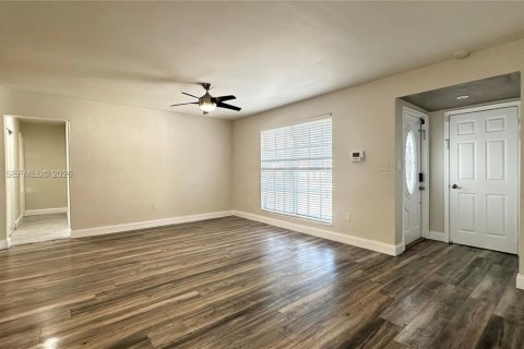 House in Sunrise, Florida 2 bedrooms, 139.35 sq.m. № 2033502 - photo 6