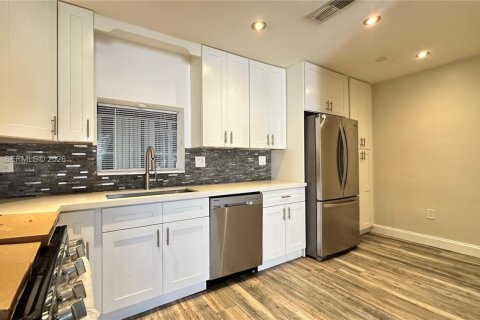 House in Sunrise, Florida 2 bedrooms, 139.35 sq.m. № 2033502 - photo 9