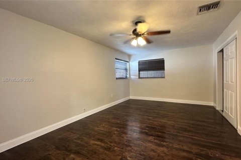 House in Sunrise, Florida 2 bedrooms, 139.35 sq.m. № 2033502 - photo 12