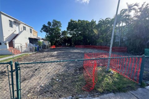 Terrain à Miami, Floride № 2079875